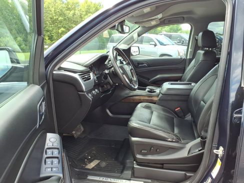 Used 2018 Chevrolet Suburban LT AWD/4WD image 10