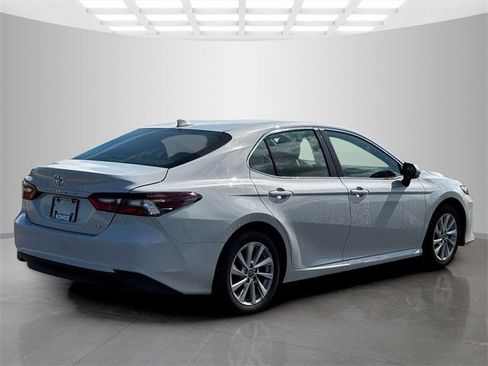Used 2023 Toyota Camry LE image 7