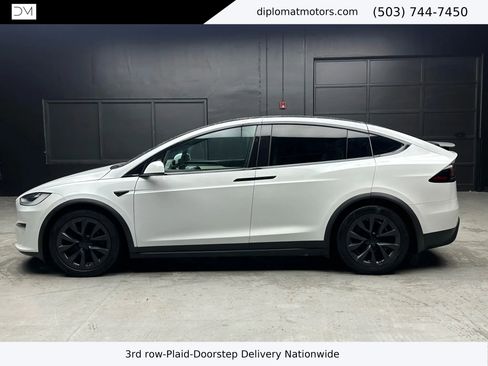 Used 2022 Tesla Model X Plaid image 3
