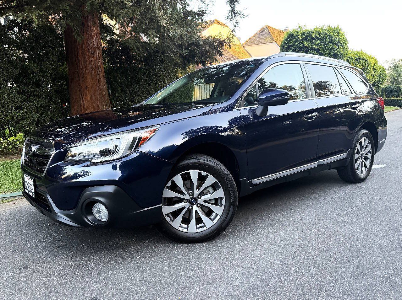 Used 2018 Subaru Outback 2.5i Touring AWD/4WD image 3