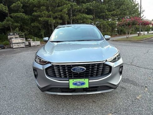 Certified 2024 Ford Escape Platinum AWD/4WD image 2