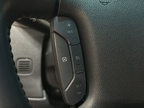 Used 2011 Cadillac DTS Limousine FWD image 26