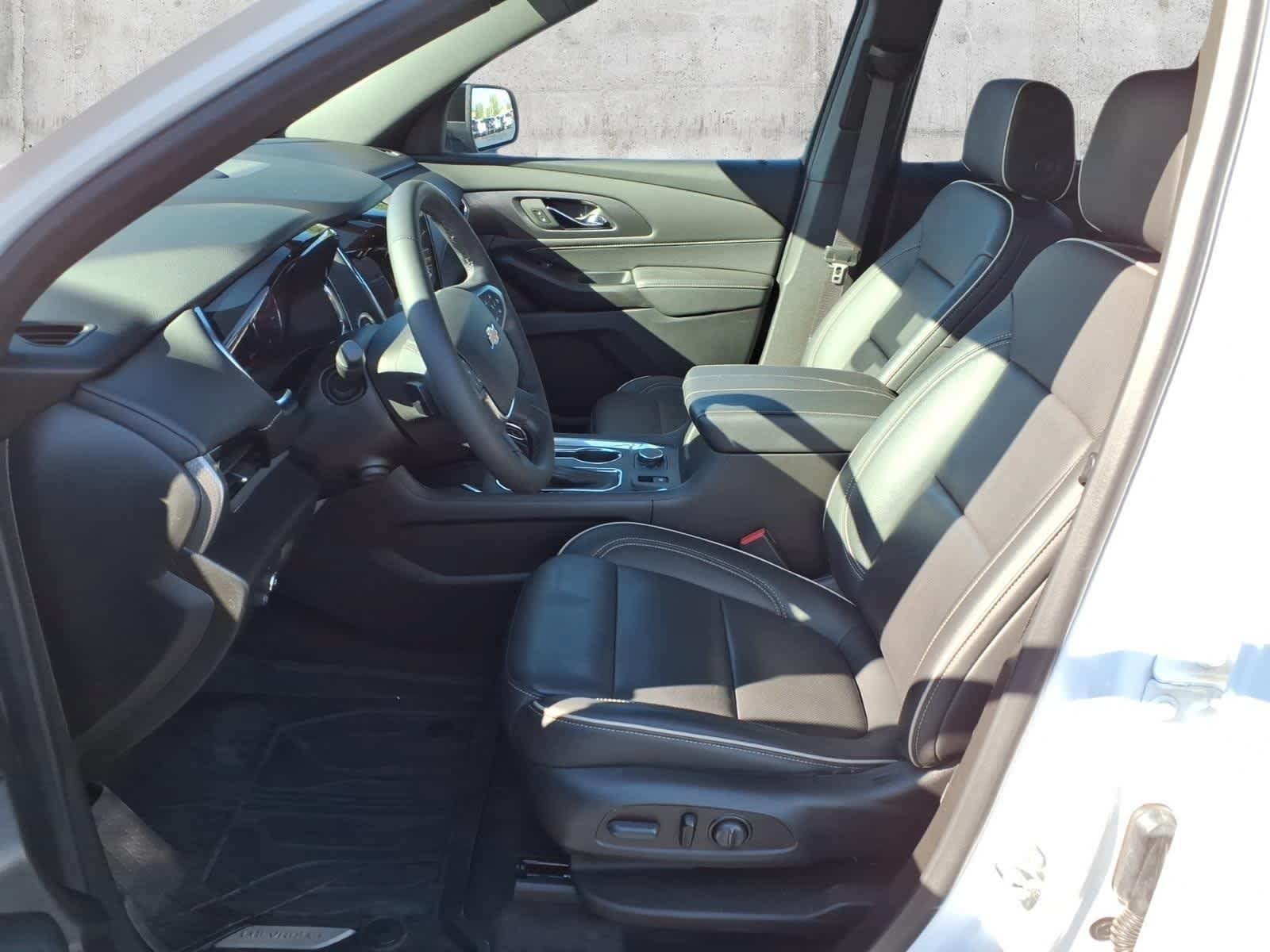 Used 2023 Chevrolet Traverse Premier w/ LPO, Floor Liner Package FWD image 4