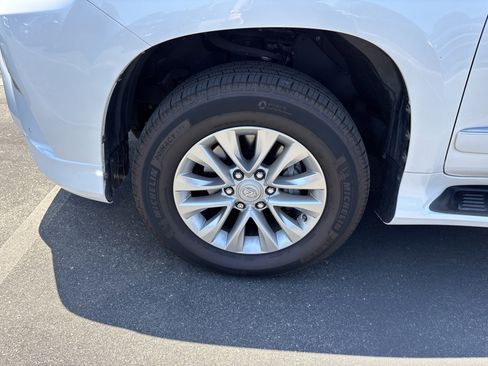 Used 2018 Lexus GX 460 Premium w/ Premium Package AWD/4WD image 28