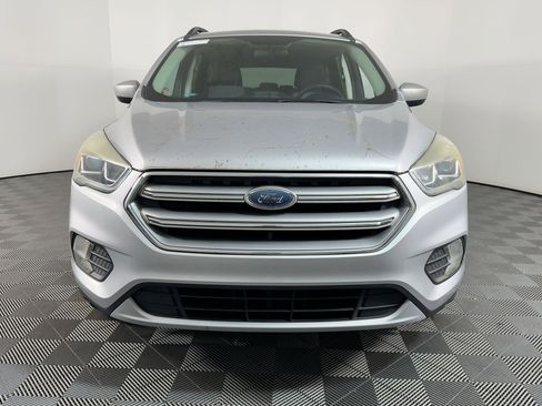 Used 2017 Ford Escape SE w/ Equipment Group 201A image 4