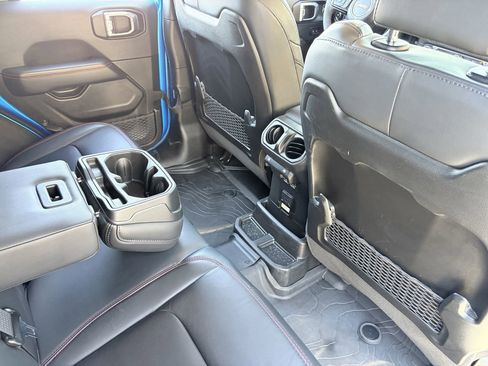 Used 2025 Jeep Wrangler Unlimited Rubicon AWD/4WD image 14