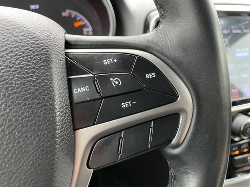Used 2019 Jeep Grand Cherokee Altitude AWD/4WD image 20