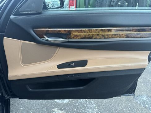 Used 2014 BMW 750Li xDrive image 27