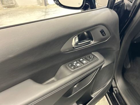 New 2025 Chrysler Pacifica Select image 14