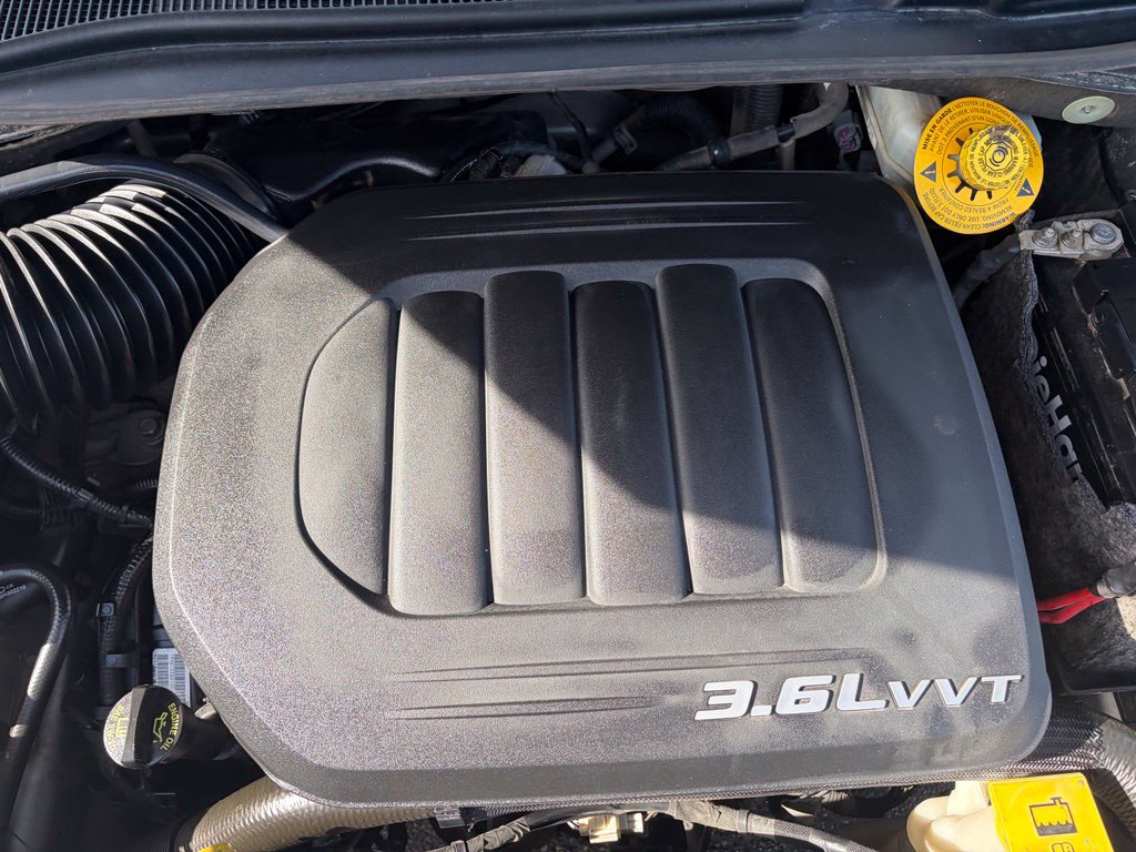 Used 2016 Chrysler Town & Country Touring-L w/ Driver Convenience Group FWD image 28