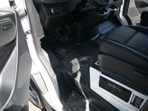 Used 2025 Mercedes-Benz Sprinter 2500 image 7