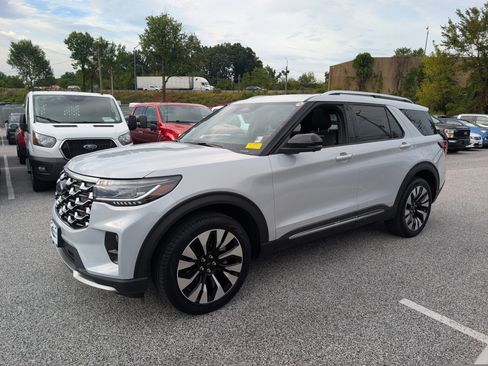 Certified 2025 Ford Explorer Platinum w/ LUX Leather Package AWD/4WD image 2