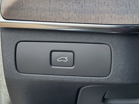 New 2026 Volvo XC90 B6 Ultra w/ Protection Package image 11