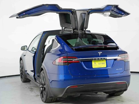 Used 2019 Tesla Model X 75D image 46