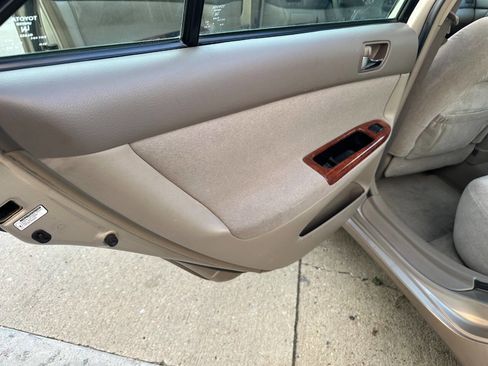 Used 2004 Toyota Camry XLE image 40