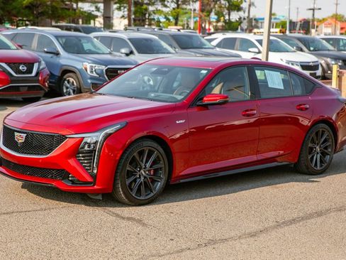 Used 2025 Cadillac CT5 V w/ Platinum Package RWD image 9
