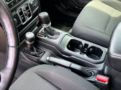Used 2022 Jeep Gladiator Sport AWD/4WD image 17