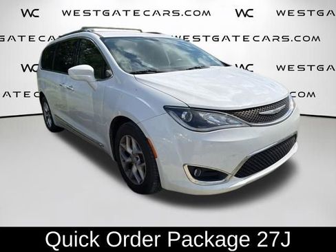 Used 2018 Chrysler Pacifica Touring-L Plus w/ Tire & Wheel Group FWD image 4