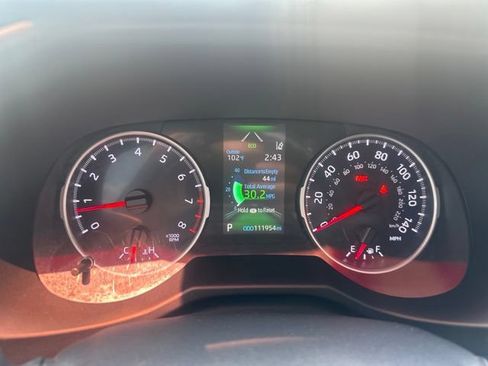Used 2021 Toyota RAV4 LE FWD image 10