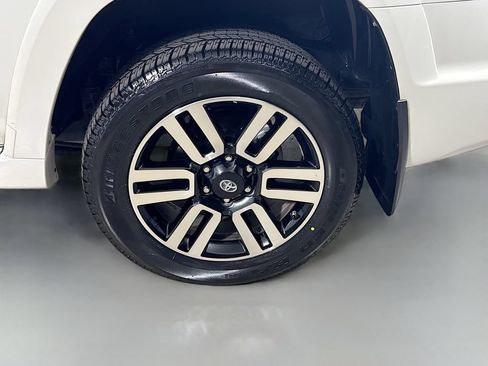Used 2015 Toyota 4Runner Limited AWD/4WD image 9
