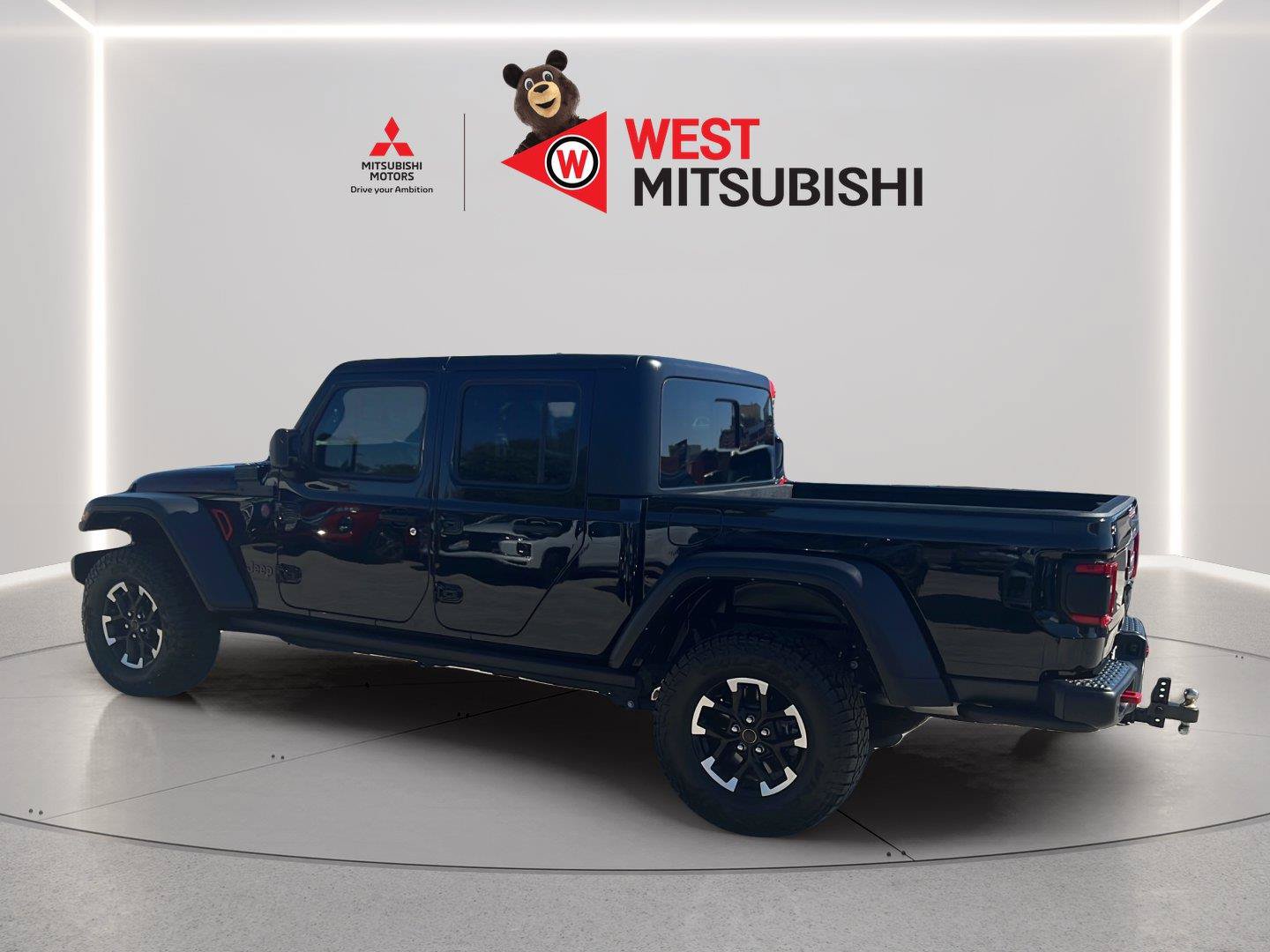 Used 2024 Jeep Gladiator Rubicon w/ Technology Group AWD/4WD image 3