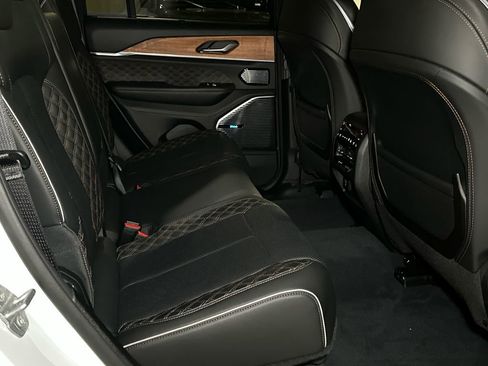 Used 2023 Jeep Grand Cherokee Summit AWD/4WD image 16