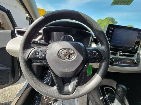 Used 2022 Toyota Corolla LE FWD image 11