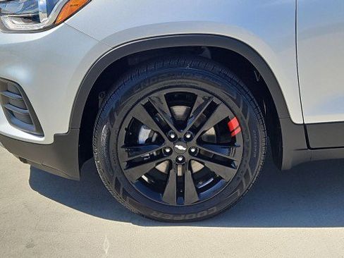 Used 2022 Chevrolet Trax LT w/ Redline Edition FWD image 31