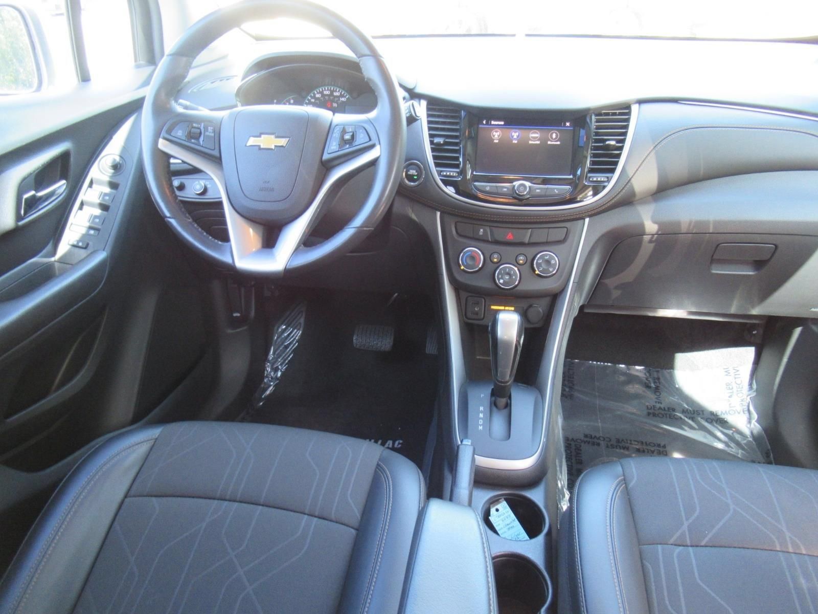 Used 2020 Chevrolet Trax LT w/ LT Convenience Package FWD image 13