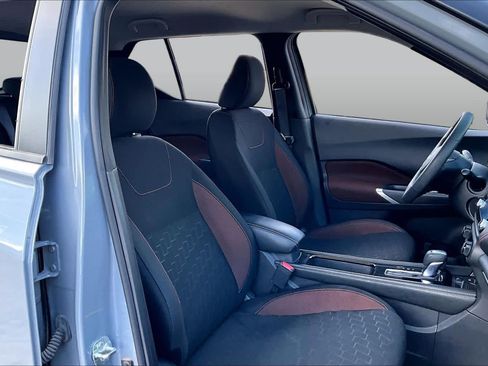 Certified 2023 Nissan Kicks SR FWD image 9