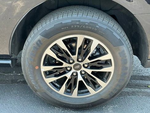 Used 2025 Ford Expedition Platinum AWD/4WD image 12