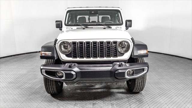 Used 2025 Jeep Gladiator Sport AWD/4WD image 10