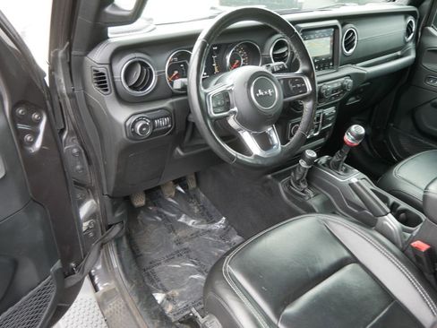 Used 2020 Jeep Wrangler Unlimited Sahara w/ Uconnect 4C Nav & Sound Group AWD/4WD image 12