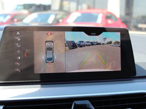 Used 2019 BMW 530e w/ M Sport Package image 21