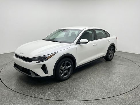 Used 2025 Kia K4 LXS image 3