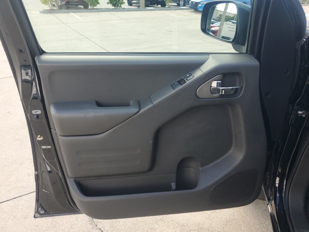 Used 2016 Nissan Frontier SV AWD/4WD image 25