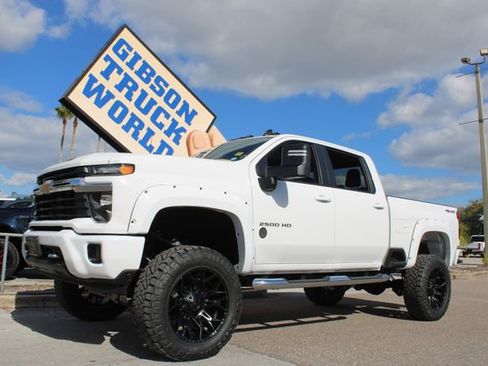 Used 2024 Chevrolet Silverado 2500 LT image 1