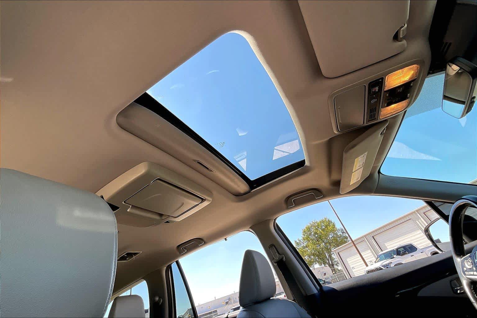 Used 2019 Honda Pilot Touring image 14