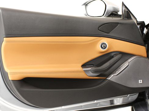 Certified 2023 Ferrari Portofino M RWD image 38