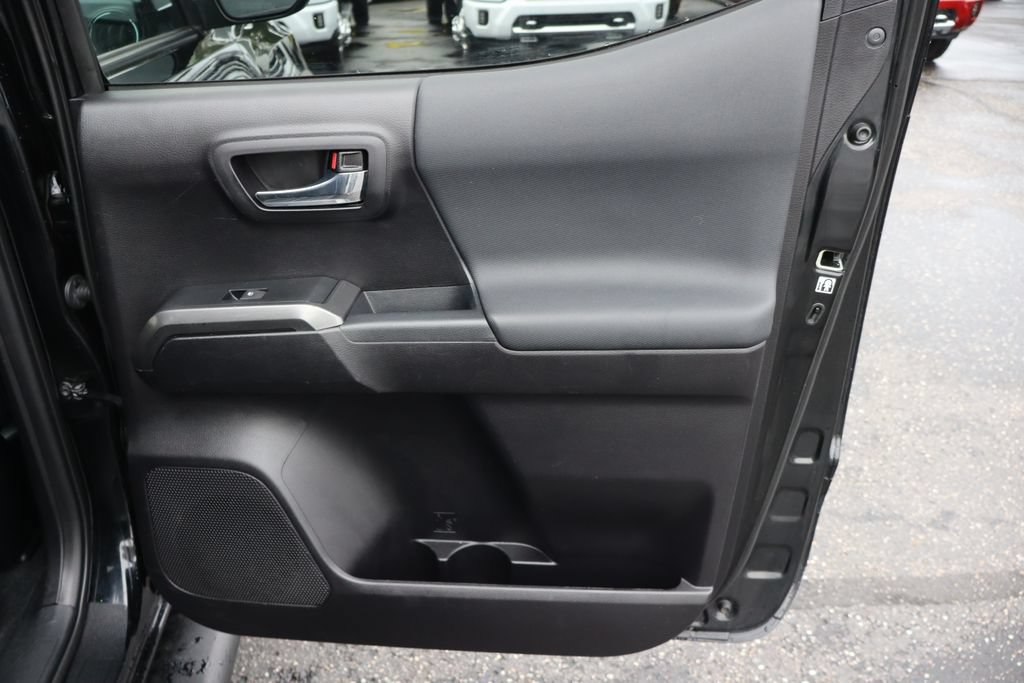 Used 2020 Toyota Tacoma TRD Off-Road AWD/4WD image 27