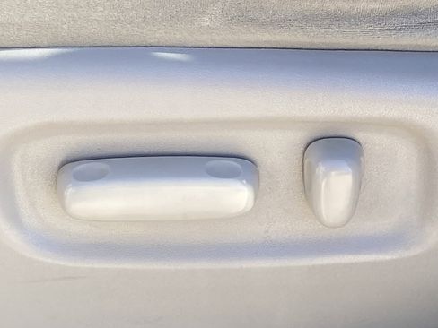 Used 2012 Toyota Highlander FWD w/ Tech Pkg image 29