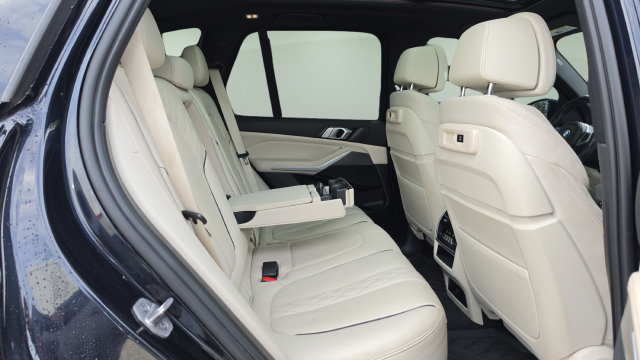 Used 2022 BMW X5 xDrive40i w/ M Sport Package AWD/4WD image 8