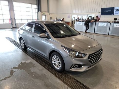 Used 2022 Hyundai Accent SEL FWD image 1