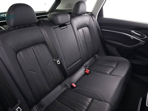 Used 2024 Audi Q8 e-tron Premium Plus w/ Premium Plus Package image 5