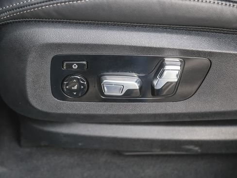 Used 2026 BMW X7 M60i w/ M Sport Professional Package image 19