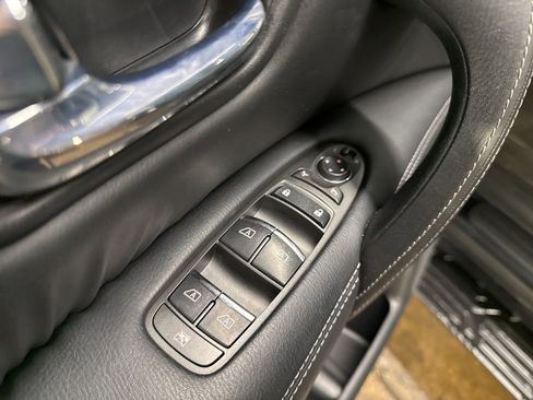 Used 2019 Nissan Armada SL w/ Premium Package image 12