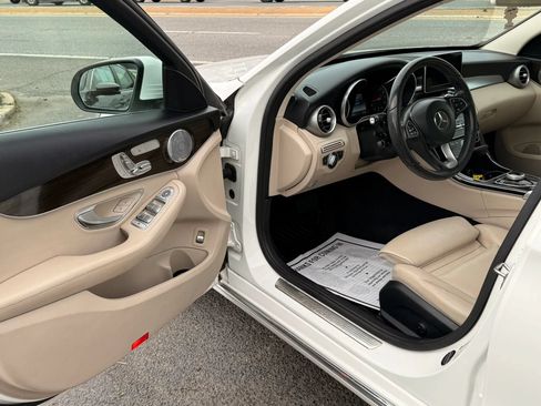 Used 2017 Mercedes-Benz C 300 4MATIC Sedan image 7