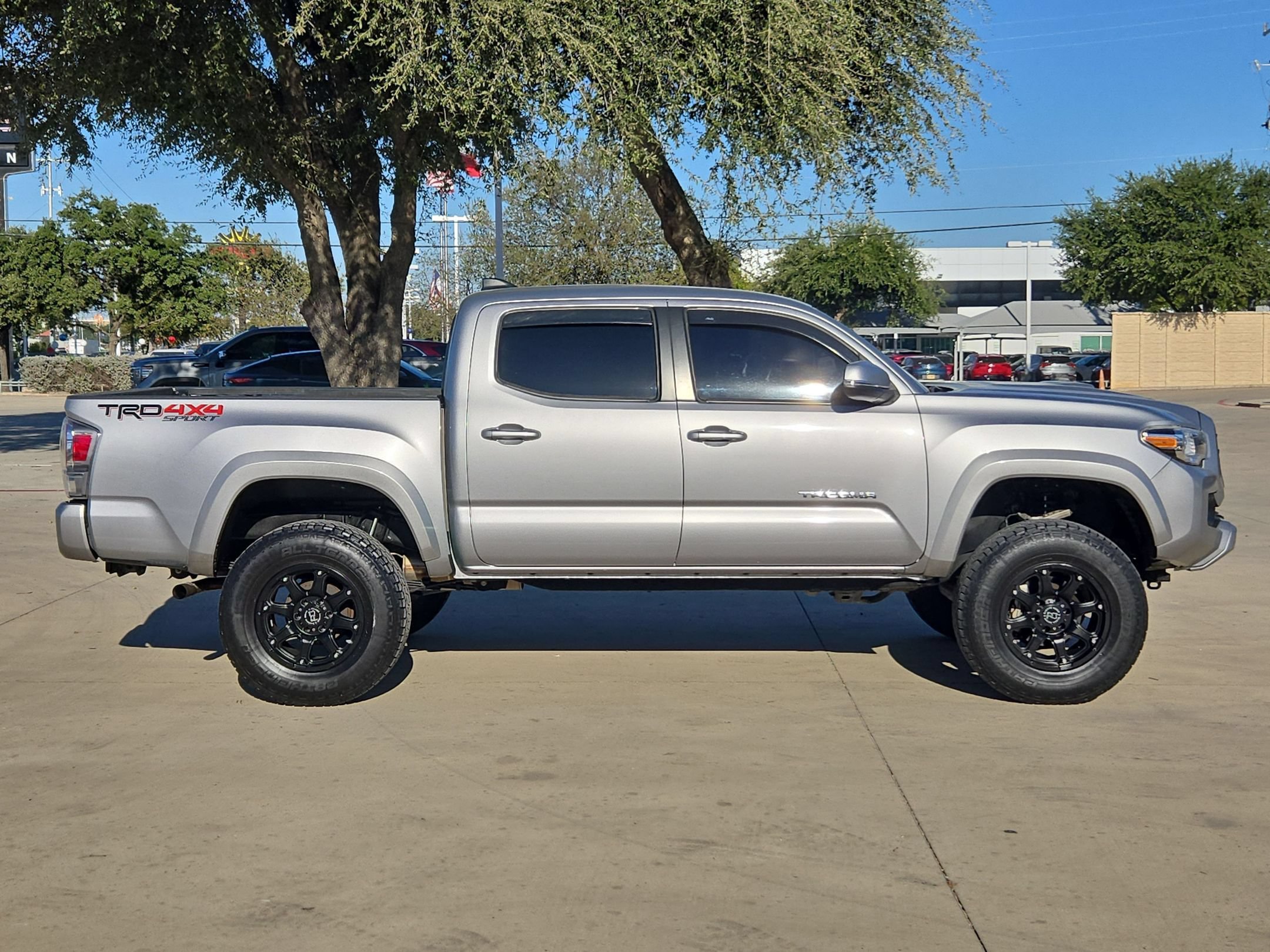 Used 2021 Toyota Tacoma TRD Sport w/ Technology Package AWD/4WD image 2