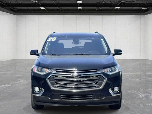Used 2020 Chevrolet Traverse LT FWD image 2