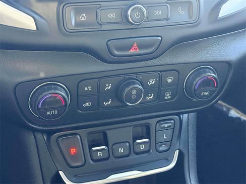 Used 2018 GMC Terrain SLE w/ Driver Convenience Package image 23